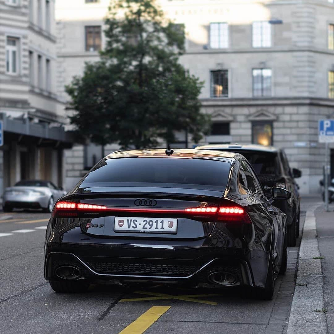 CarsWithoutLimitsさんのインスタグラム写真 - (CarsWithoutLimitsInstagram)「Sinister #Audi #RS7 Photos @srs_swissrichstreets  #carswithoutlimits」7月12日 4時49分 - carswithoutlimits