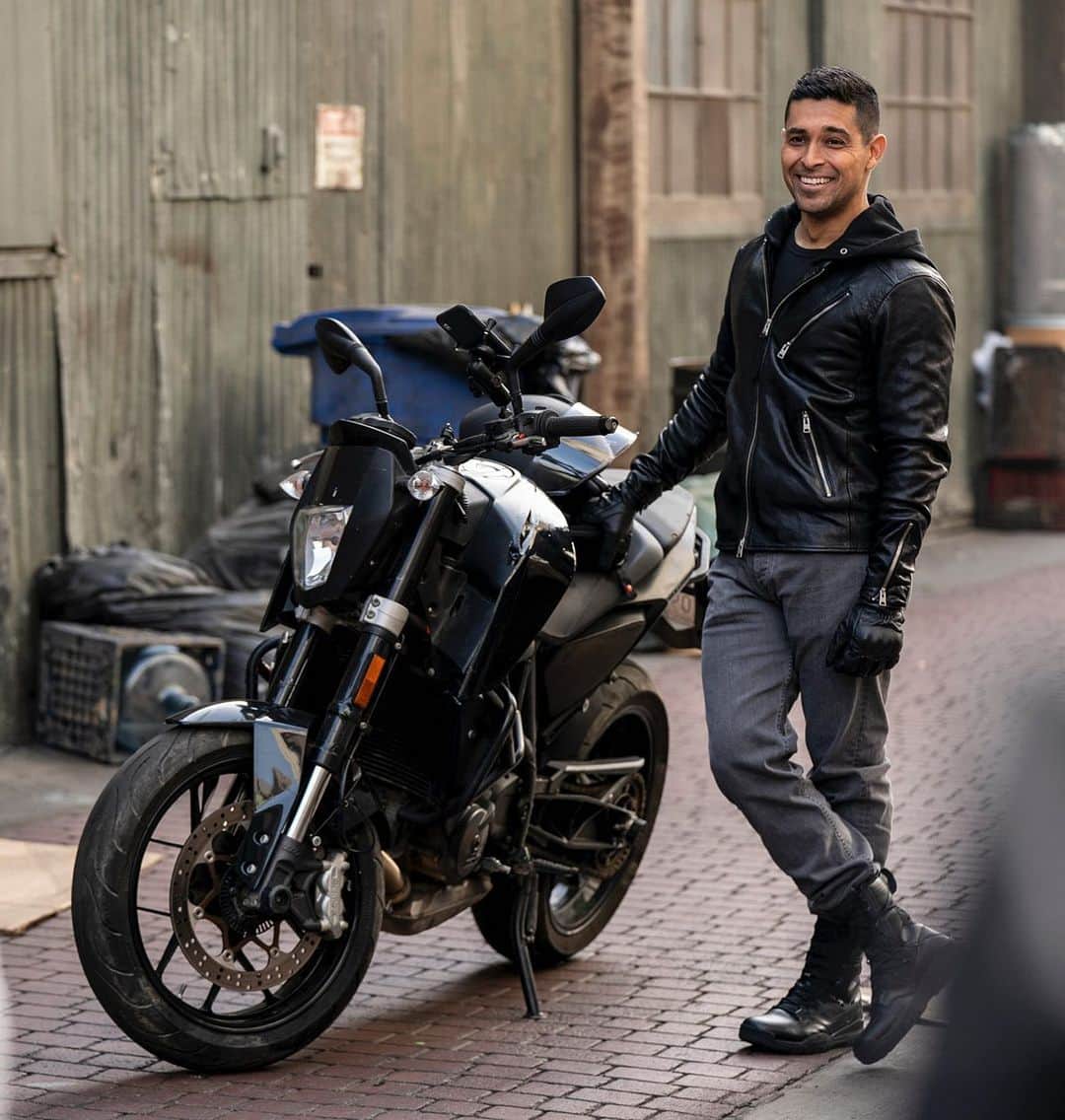 ウィルマー・バルデラマのインスタグラム：「Y’all remember this guy? Favorite Torres line? Can’t wait to play Nick again. #NCIS #NickTorres」