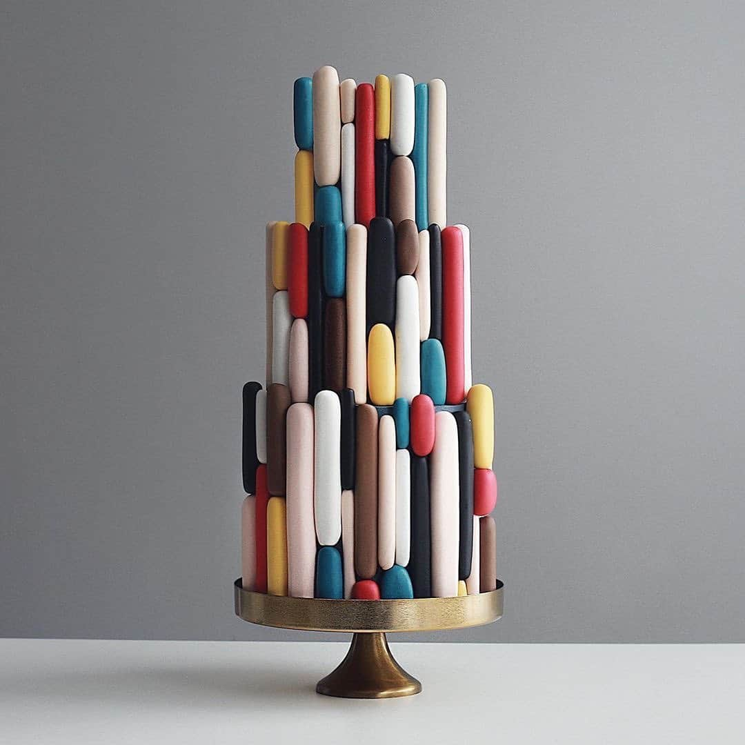 Design Milkさんのインスタグラム写真 - (Design MilkInstagram)「Looking at our next birthday cake... or even "just because it's Thursday" cake. 🤩 Made by @tortikannuchka」7月12日 5時01分 - designmilk