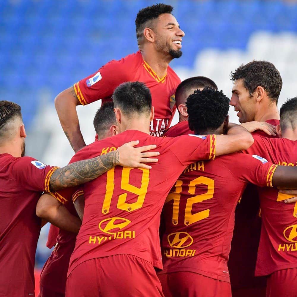 ASローマさんのインスタグラム写真 - (ASローマInstagram)「3️⃣ goals and all smiles! 😁 Your #BresciaRoma MOTM is _______? ✍️ #ASRoma」7月12日 5時05分 - officialasroma