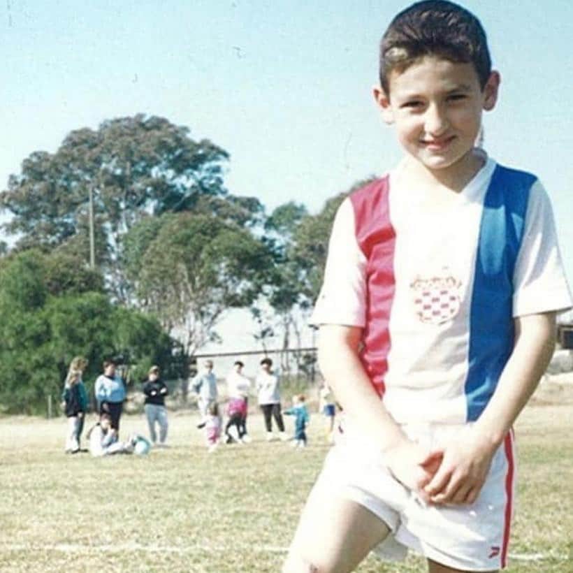 ミル・ジェディナクのインスタグラム：「I was a young boy from Western Sydney with a dream to play professional football. My journey to reach that goal was full of  so many experiences, challenges and memories that will always be cherished. I want to thank all the clubs I represented for allowing me the opportunity to do so. Coaches, staff, teammates, supporters you all played your part so thank you. A huge thank you to my whole family for supporting me through the years, special mention to my parents for showing me the values and belief in order for me to chase my Dream. Last but not least to my wife and children thank you for being my biggest fans it’s meant the world. To my boys, dream big and never stop chasing your dreams. ⚽️ It’s now time for a new chapter.」