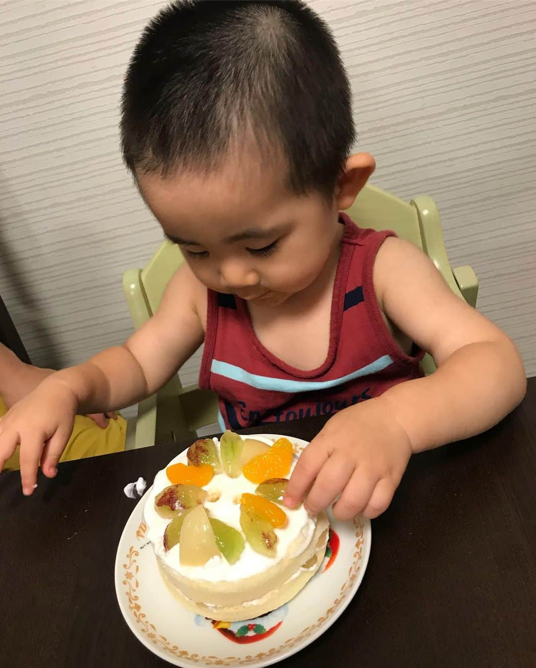 高橋みゆきさんのインスタグラム写真 - (高橋みゆきInstagram)「心ノ祐🎂2歳なりました🎶早いね〜👦あっという間💦これからも元気に❣️ #心ノ祐 #2歳 #誕生日 #ケーキは初の手作り😅 #難しいな #プレゼントは車 #🚔 #🚒 #🚑」7月11日 20時31分 - shin_miyukichi