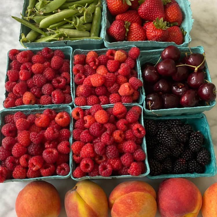 ボビー・ブラウンのインスタグラム：「Beauty Food. And tons of fiber. #summer」