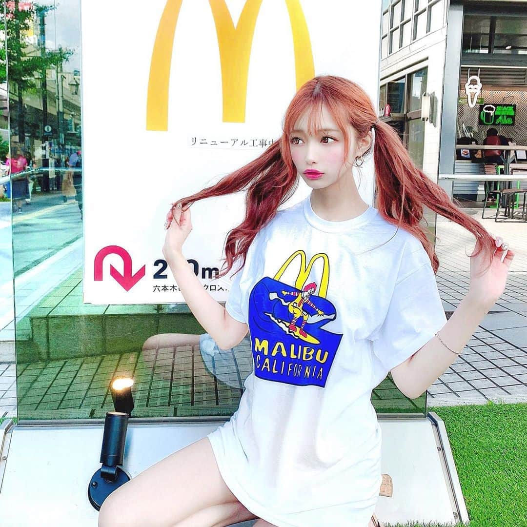 あやちゃんさんのインスタグラム写真 - (あやちゃんInstagram)「マックTシャツきてマック来たのにリニューアル工事中で買えませんでしたぴえん🥺🥺 マクドナルドマリブ店限定Tシャツ🍟🍔🍹@jalana_onlineshop  結構かわいい🤣✌️❤️ #ぴえん  #マクドナルド #マクドナルド🍔🍟 #マックカフェバイバリスタ #マック #マクド #マックカフェ #ドナルド #Tシャツ #tシャツワンピ #tシャツコーデ #tシャツデザイン #ついんてーる #ツインテール #ツインテールアレンジ #六本木 #六本木ヒルズ #六本木カフェ #六本木ランチ #roppongi #マクドナルドマリブ店限定tシャツ  #ジャラーナ #jalana #pr」7月11日 20時36分 - aya.you.love.r