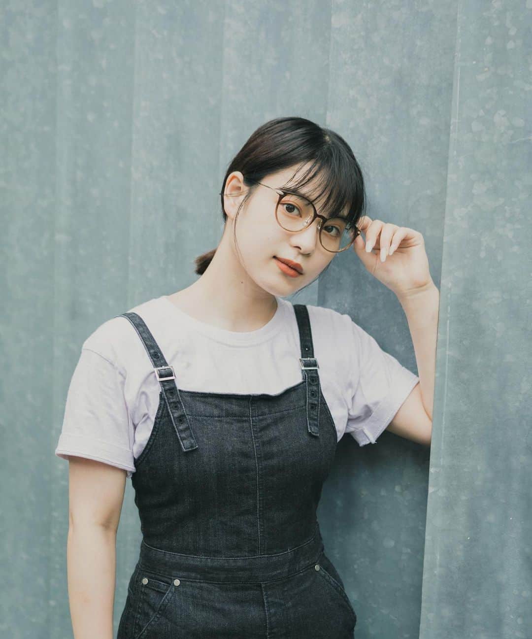Zoff Officialのインスタグラム：「👓👓 Zoff UVクリアサングラス/ZA201G03_48A1﻿ MODEL香南 @kanami_fukuzumi  サングラスだとなんだか、顔の印象が重たい。﻿ だけど紫外線対策は怠りたくないという人向けに﻿ ﻿ “Zoff UVクリアサングラス“﻿ ﻿ 好きなフレームにカスタムすれば、オリジナルクリアサングラスもつくれます。﻿ 今年から新たにレンズ裏面のUV反射を防止するコートもプラスされ、360度365日、紫外線からあなたの目をガードします👓﻿ ﻿ #Zoff ﻿ #eyewearstyle ﻿ #メガネ ﻿ #ゾフ女子 ﻿ #ZoffUV ﻿ #UV ﻿ #クリアサングラス﻿ #zoff女子﻿ #ファッション﻿ #夏コーデ﻿ #fashion」