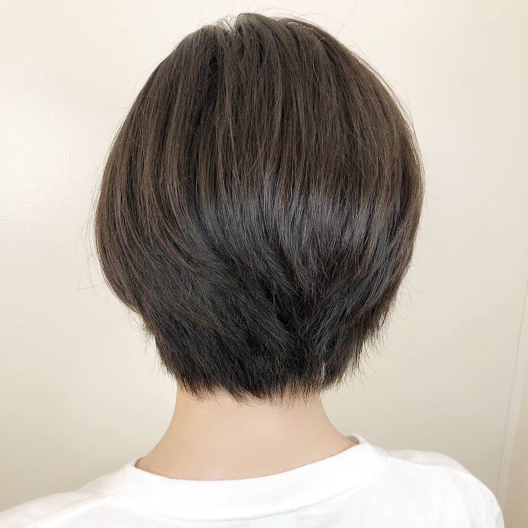 赤崎月香さんのインスタグラム写真 - (赤崎月香Instagram)「・ 髪の毛を切りました✂︎  やっぱりショートが好き☺︎  #ショート」7月11日 20時38分 - tsukika_akasaki
