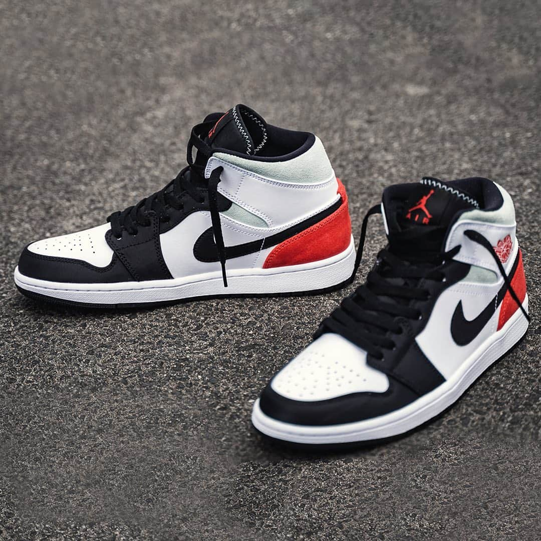 HYPEBEASTさんのインスタグラム写真 - (HYPEBEASTInstagram)「@hypebeastkicks: The Air Jordan 1 Mid has surfaced in a "Track Red" colorway. Sporting Union-style colorblocking, the shoe’s front half is covered in Air Jordan 1 “Black Toe” with a black mudguard, while collars are made of an “Igloo” suede that looks gray at first glance but in fact offers a slight blue tint. Unlike Union’s edition which is exclusively equipped with premium leather, the sneaker uses nylon-like synthetic material on its black accents. Look for it to release at retailers like @43einhalb on July 14 for $130 USD. ⁠⠀ Photo: 43einhalb」7月11日 20時46分 - hypebeast