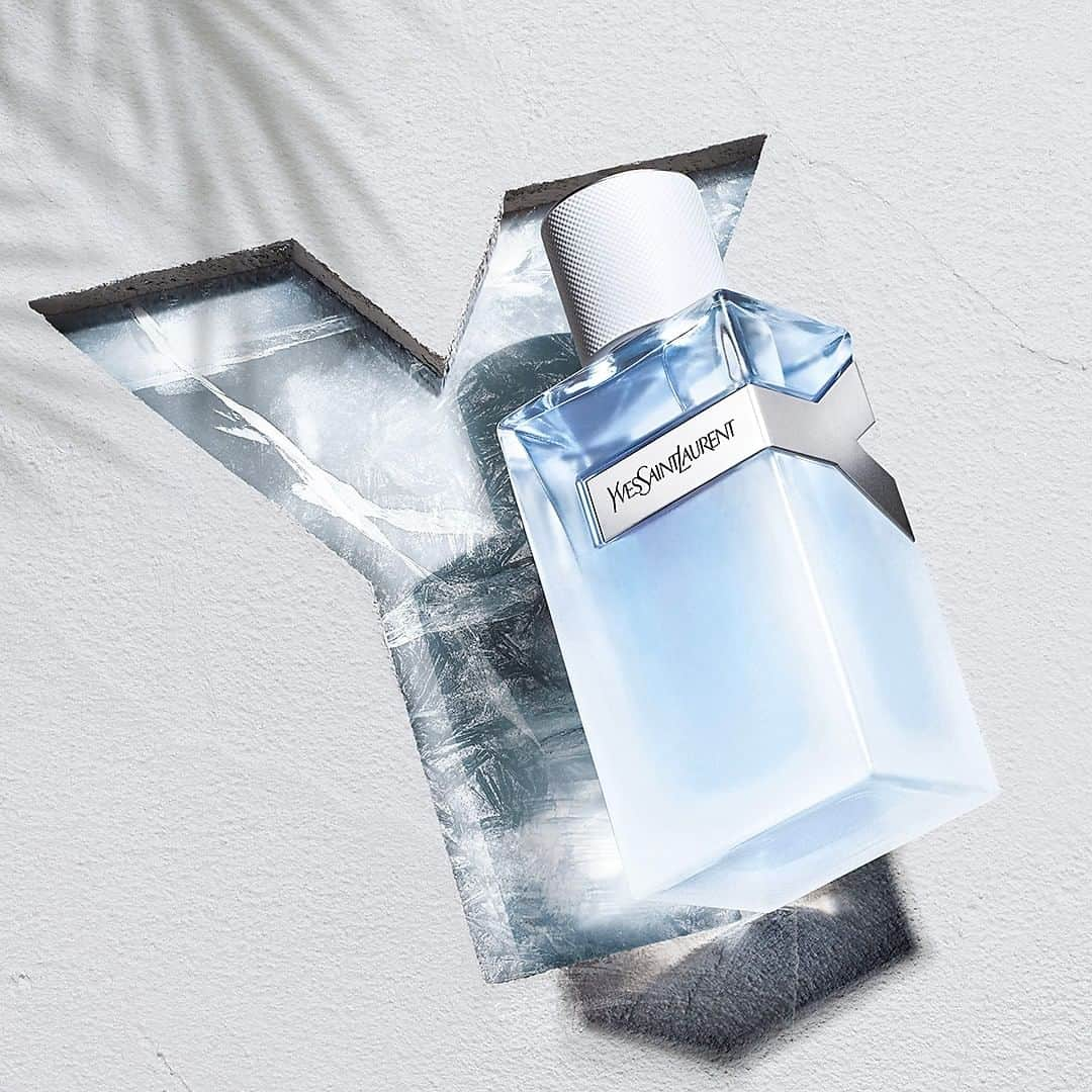 Yves Saint Laurent Beautyさんのインスタグラム写真 - (Yves Saint Laurent BeautyInstagram)「As clean and cool as a refreshing block of ice.  The new Y bottle features a gradient frosted finish and crowned by a snow-white cap, encapsulating an icy shot of freshness. Y EAU FRAîCHE #yslbeauty #fragranceformen #thatsy.」7月11日 20時58分 - yslbeauty