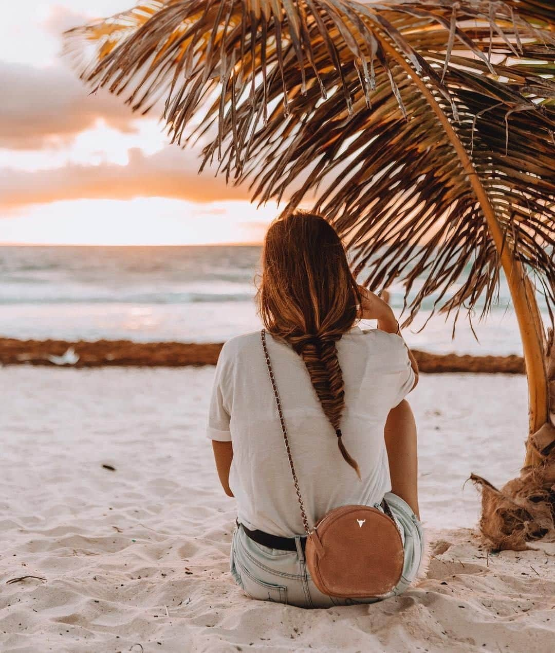 PAUL HEWITTさんのインスタグラム写真 - (PAUL HEWITTInstagram)「Meet me where the sky touches the sea. 🌅🌊⚓️ (photo @mvandersluis) #getAnchored #paulhewitt __ #sunset #sun #beach #relax #ocean #waves #palms #womensinspo #womenstyle #womenswatches #accessories」7月11日 21時01分 - paul_hewitt