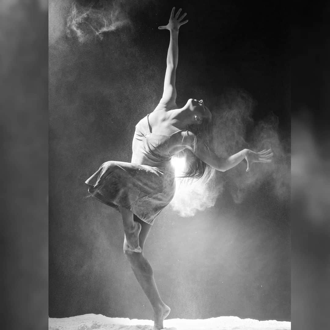 メリティナ・スタニウタさんのインスタグラム写真 - (メリティナ・スタニウタInstagram)「El aire y El baile 🎼 ⠀ #photo  @jamesglader_dans  ⠀ #photography #dance #art #dancephoto #gymnastics #gymnast #melitinastaniouta #melitina #movement #rhythmicgymnastics #danceshot」7月11日 21時04分 - melitinastaniouta