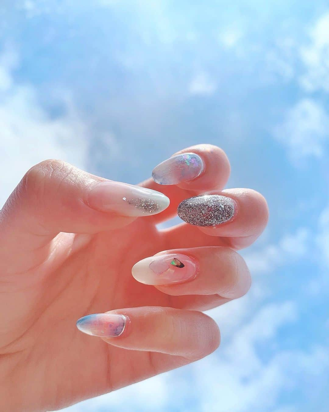 さーぽんさんのインスタグラム写真 - (さーぽんInstagram)「. new nail 🎐🐬💙 @irisenail  今回もニュアンス♡ 空が綺麗だったので一緒に💙 #ジェルネイル #ニュアンス　#高田馬場」7月11日 21時30分 - rk_27829