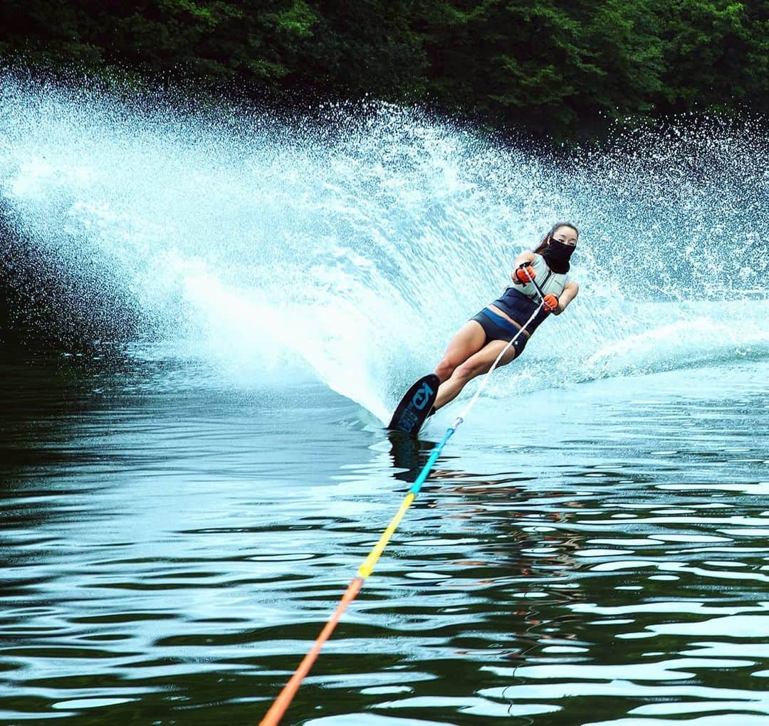 チェ・ヨジンさんのインスタグラム写真 - (チェ・ヨジンInstagram)「🌴산에다 물주기💦 더운여름 충분한 수분섭취 필수에요🤣 . #수상스키#kdwaterski  #wetsuit#surflo」7月11日 21時37分 - yjyjyjyjyj_yj