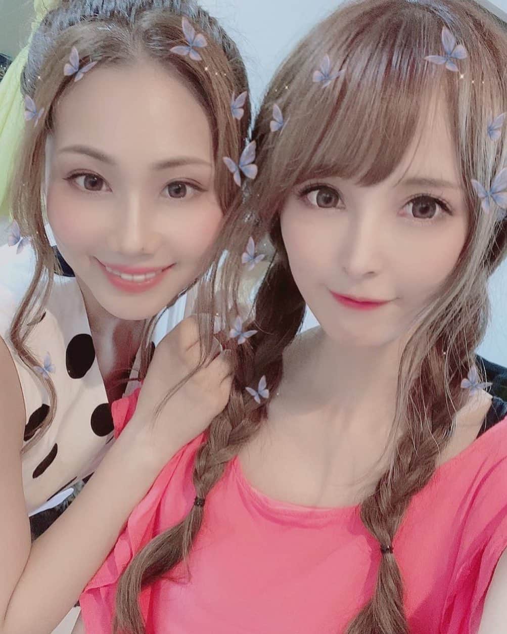 葵井えりかのインスタグラム：「今年もチームメイトのリサ♡ リサはagirls2018年でも一緒だったよ😌 明日は#arnagelovelycats  お披露目撮影会です✨ リーダー頑張ります！ みんな元気よくいきましょう(੭ु ›ω‹ )੭ु⁾⁾♡ 最高の1日になりますように！ #arnageracing #arnagelovelycats #racequeen #girl#photo#なかよち  #friend#撮影会#supergt」