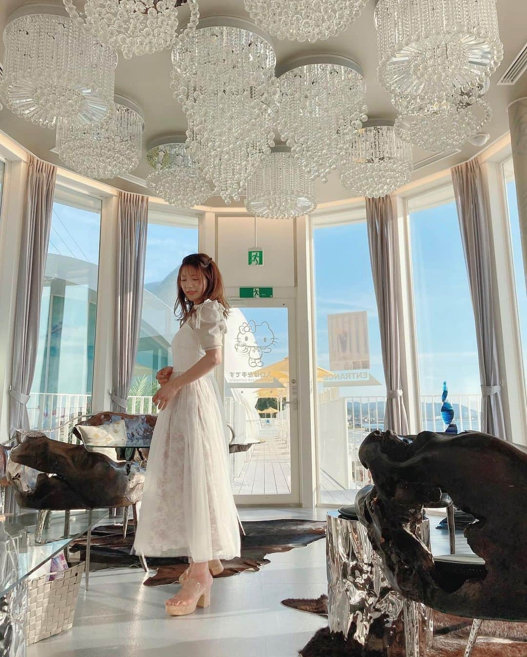 海江田麻貴さんのインスタグラム写真 - (海江田麻貴Instagram)「ㅤㅤㅤ  ㅤㅤㅤ まだあった淡路島シリーズ🏖💓笑笑 ハローキティスマイル映えスポットいっぱい可愛かった🥰🎀  ㅤㅤㅤ #ONLYFIVE 久しぶりの新作販売中です🥰 ご好評頂いていたこの淡路島シリーズもそこに一つあります☺️💗 ストーリーにリンク貼ってるので是非ゲットしてね🦋  ㅤㅤㅤ  ㅤㅤㅤ  #淡路島 #あわじしま #awaji #awajishima #hellokitty #hellokittysmile #ハローキティ#あわじ #キティちゃん#summervibes #summertime #summer2020 #キャミワンピ #キャミワンピース#bluesky #青空 #japanesegirl #ニジゲンノモリ #淡路島カフェ #淡路島旅行 #淡路島グルメ #夏ワンピ #夏ワンピース #eimyistoire #エイミーイストワール #snidel #スナイデル #パフスリーブ #上品コーデ」7月11日 21時52分 - _makiii0924_