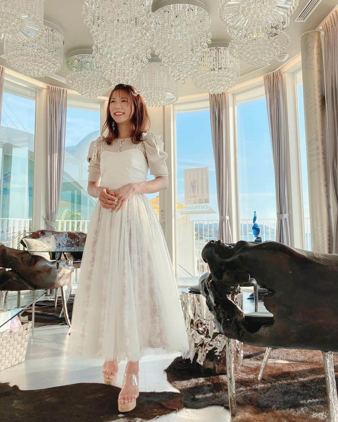 海江田麻貴さんのインスタグラム写真 - (海江田麻貴Instagram)「ㅤㅤㅤ  ㅤㅤㅤ まだあった淡路島シリーズ🏖💓笑笑 ハローキティスマイル映えスポットいっぱい可愛かった🥰🎀  ㅤㅤㅤ #ONLYFIVE 久しぶりの新作販売中です🥰 ご好評頂いていたこの淡路島シリーズもそこに一つあります☺️💗 ストーリーにリンク貼ってるので是非ゲットしてね🦋  ㅤㅤㅤ  ㅤㅤㅤ  #淡路島 #あわじしま #awaji #awajishima #hellokitty #hellokittysmile #ハローキティ#あわじ #キティちゃん#summervibes #summertime #summer2020 #キャミワンピ #キャミワンピース#bluesky #青空 #japanesegirl #ニジゲンノモリ #淡路島カフェ #淡路島旅行 #淡路島グルメ #夏ワンピ #夏ワンピース #eimyistoire #エイミーイストワール #snidel #スナイデル #パフスリーブ #上品コーデ」7月11日 21時52分 - _makiii0924_