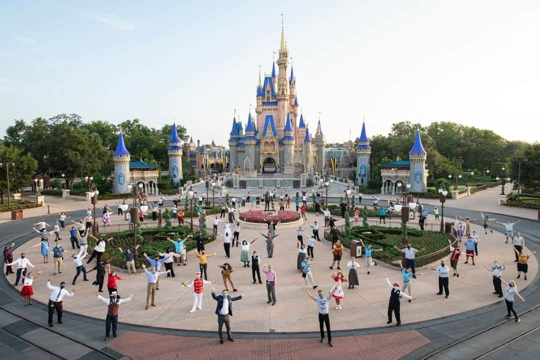 Walt Disney Worldさんのインスタグラム写真 - (Walt Disney WorldInstagram)「“We had an amazing morning with the Cast before reopening the park today. I’ve missed you all. So happy to be together again.” (📷: @joshdamaro)」7月11日 22時00分 - waltdisneyworld