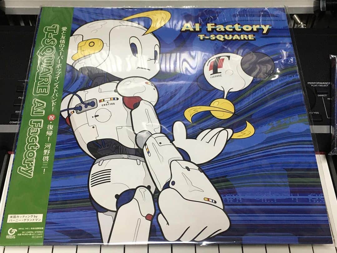 河野啓三のインスタグラム：「サンプル盤(レコード)、届きました(^^)  T-SQUAREのニューアルバム「AI Factory」のアナログ盤、7月15日発売です。」