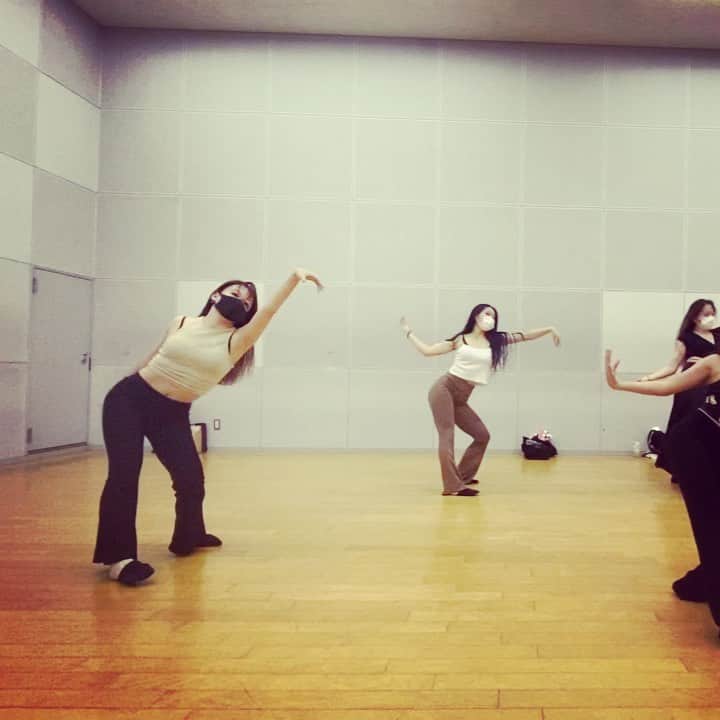 のインスタグラム：「_ . 7/9 SAYAKA san＋HIKARI san's WS🌿🤎 . . @0sayakaimai0 @hikari.furuta . . それぞれのスタイルが融合した ステキな振り付けと空気感でした🍃 . あやなの憧れであり尊敬する大師匠お2人。 . このお2人がいなければ、今のあやなはないだろうと 言えるくらい偉大な方々です✨✨✨ . 本当に大好きです💋 . . #dance#dancer#dancevideo#jazz#jazzdance #vogue#voguedance#voguing#voguefemme #voguefem#feminine#sexy#ayanaoricci」