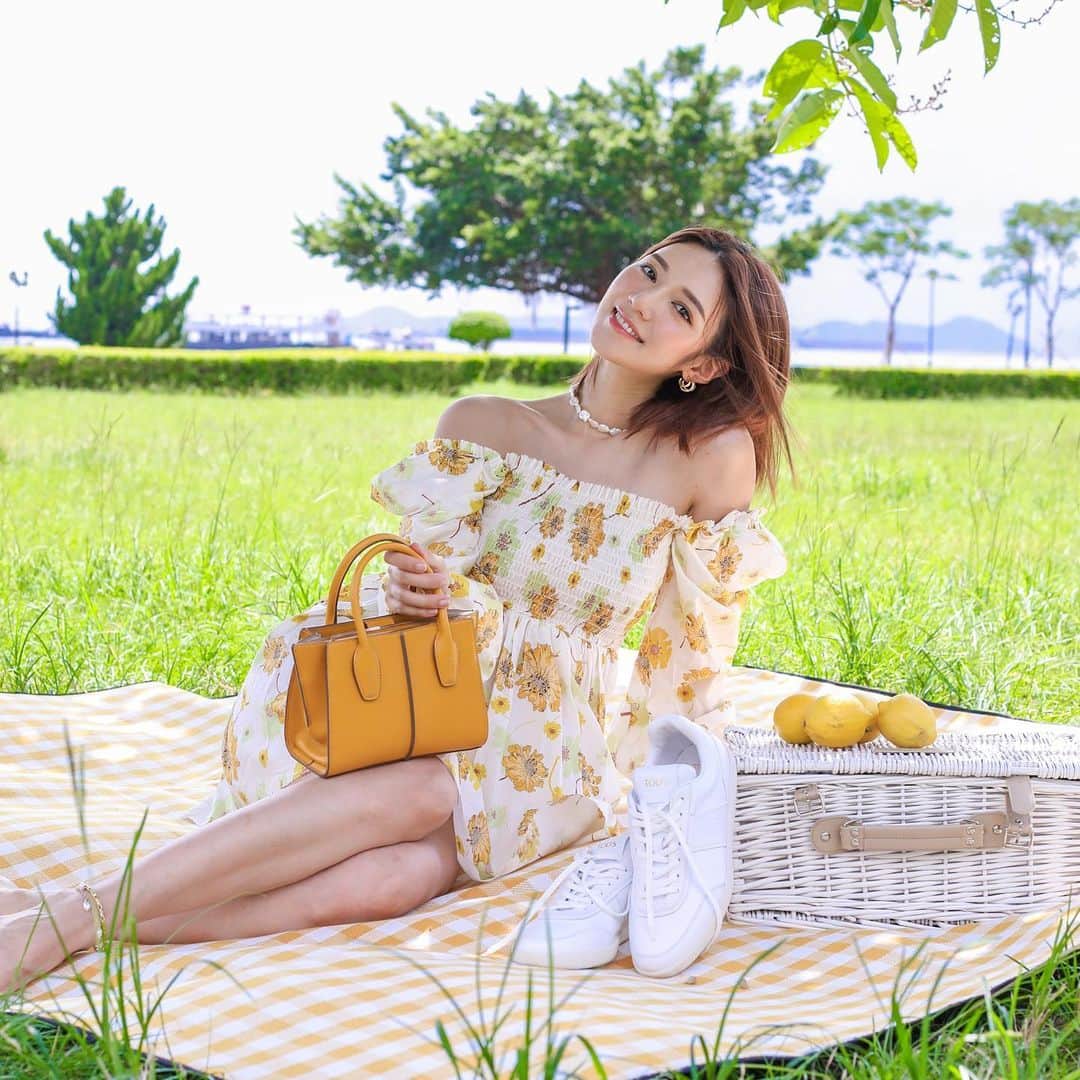 Elva Niさんのインスタグラム写真 - (Elva NiInstagram)「夏日の夢 💭 It was a song living in🎶 #elvaootd  #todshk #todshollybag」7月11日 22時10分 - misselvani