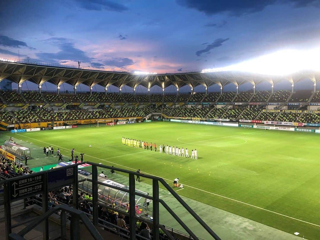 黒澤詩音のインスタグラム：「*﻿ ﻿ vs 栃木SC﻿ ﻿ しっかりと感染防止対策をしながらのスタジアム観戦再開。﻿ いよいよサポーターがスタジアムへ！﻿ ﻿ 取材へ行ってきました！﻿ WIN BY ALL お楽しみに！﻿ 写真の空が綺麗に撮れました✨﻿ ﻿ #ジェフユナイテッド市原千葉﻿ #jefunited #ジェフ千葉﻿ #チバテレ #jleague #jリーグ」