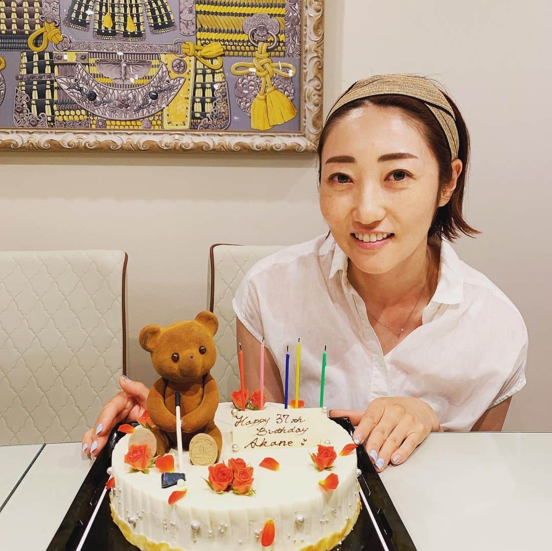 飯島茜さんのインスタグラム写真 - (飯島茜Instagram)「37歳になりました💕 幸せです。 これからもよろしくお願いします😊」7月11日 22時26分 - akaneiijima711