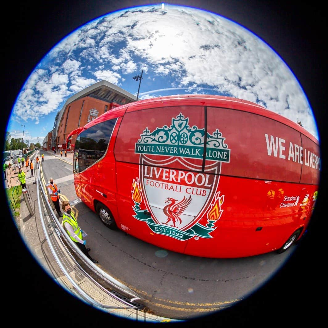 リヴァプールFCさんのインスタグラム写真 - (リヴァプールFCInstagram)「Check-in time at Anfield 🔴 #LFC #LiverpoolFC #Liverpool #PL #PremierLeague #LIVBUR」7月11日 22時18分 - liverpoolfc