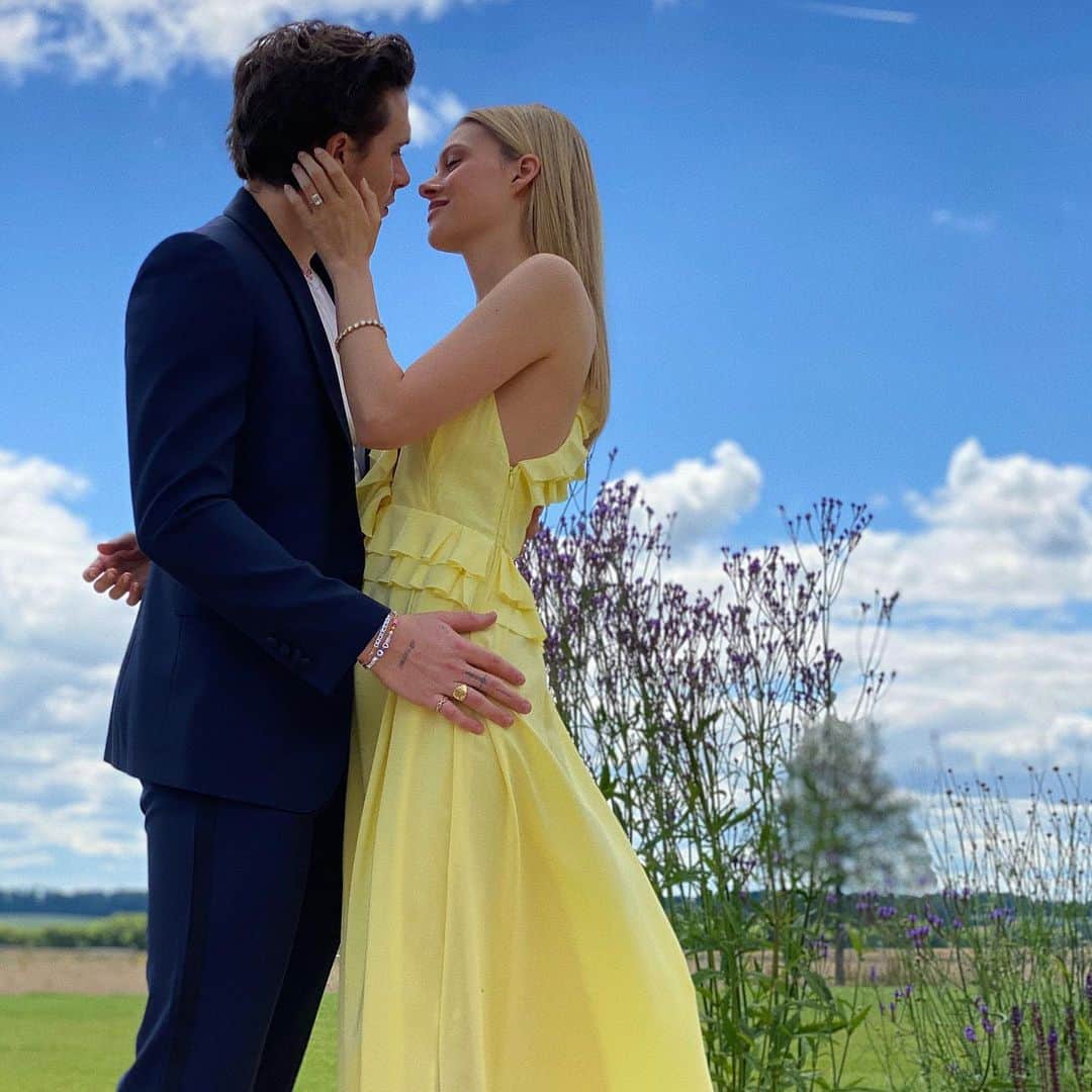 ニコラ・ペルツのインスタグラム：「you’ve made me the luckiest girl in the world. I can’t wait to spend the rest of my life by your side. your love is the most precious gift. I love you so so much baby and thank you harper for this pic 🥰」