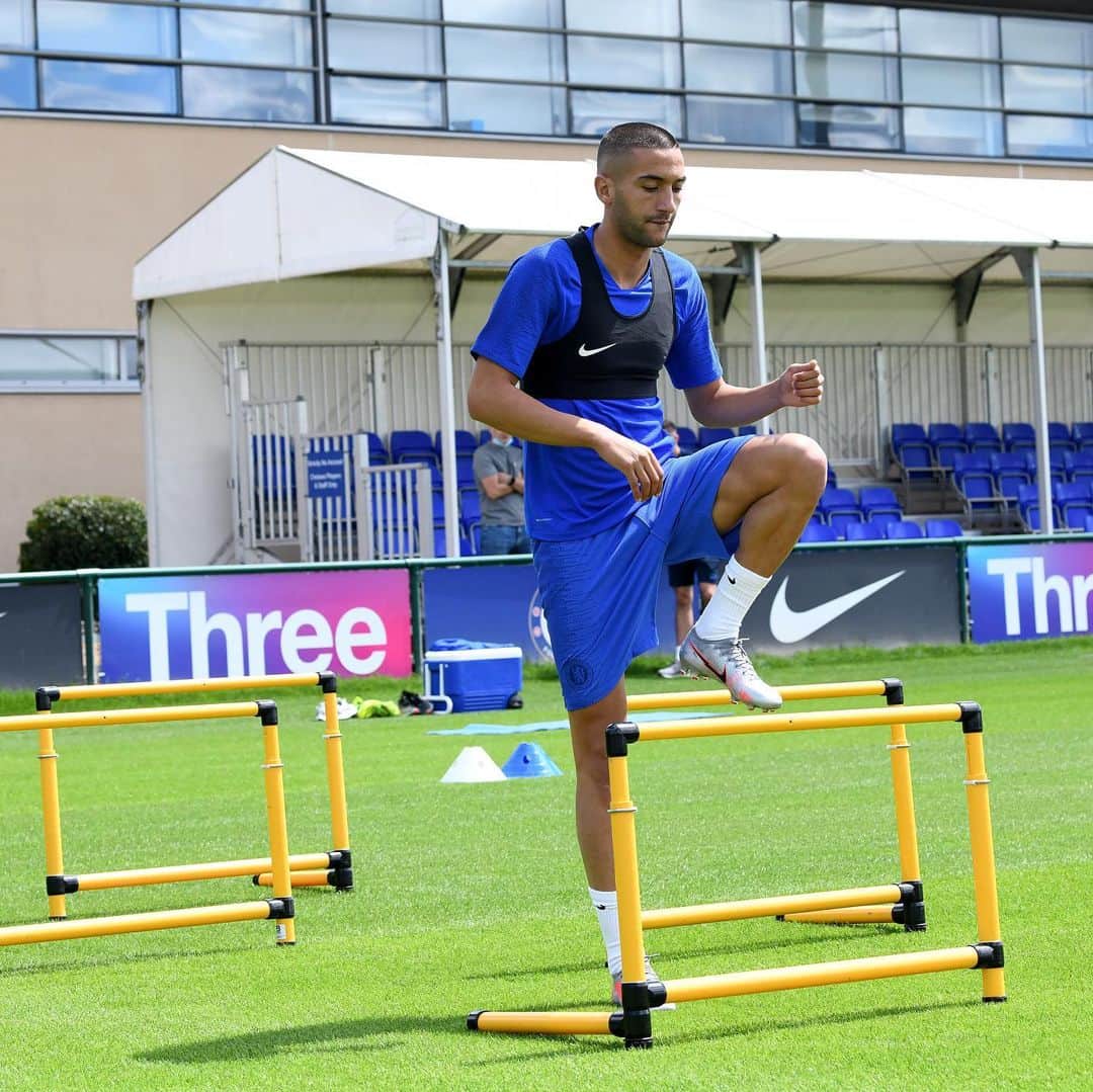 チェルシーFCさんのインスタグラム写真 - (チェルシーFCInstagram)「Hakim Ziyech’s first training session as a Blue! 🙌 #CFC #Chelsea」7月11日 22時27分 - chelseafc