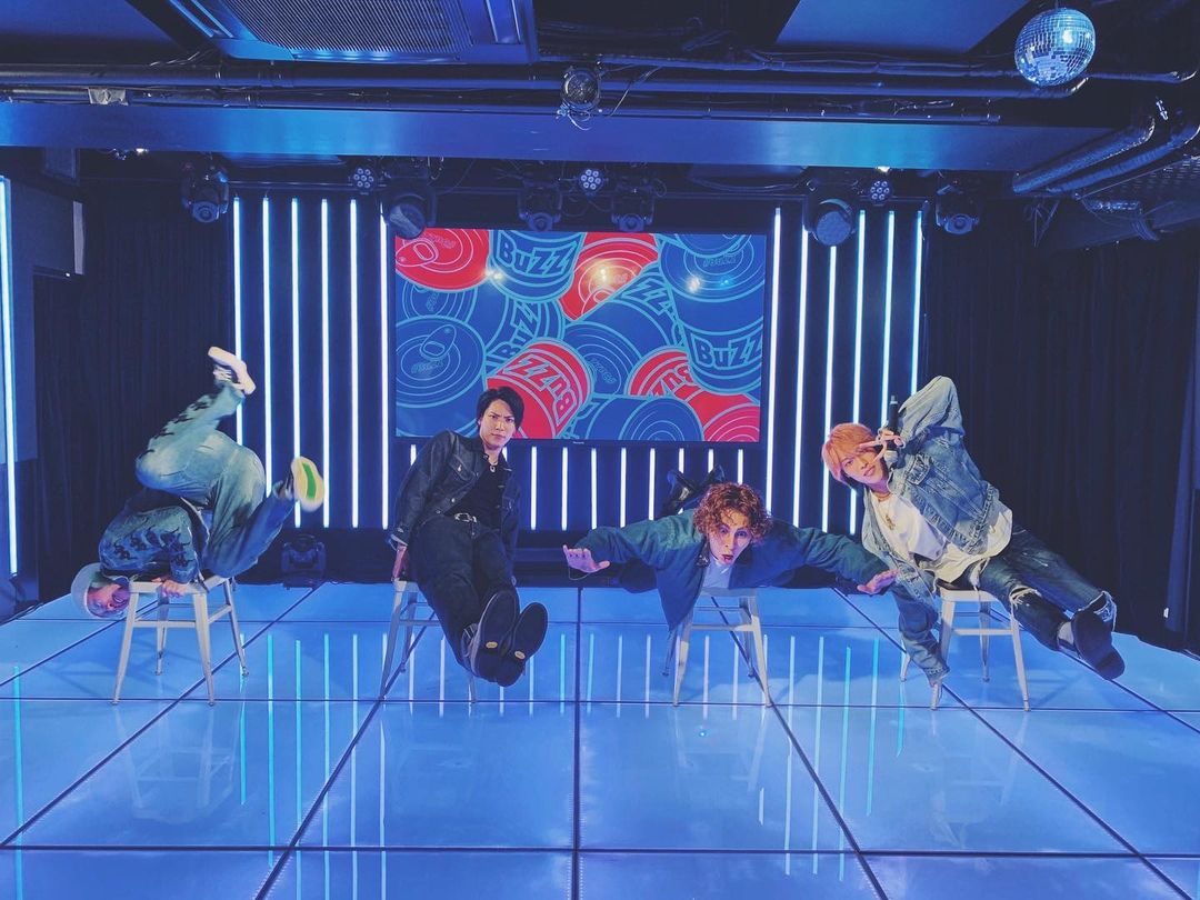 BuZZ【公式】さんのインスタグラム写真 - (BuZZ【公式】Instagram)「BuZZ / Reason [BuZZ HOUSE -episode.10-]﻿﻿ https://youtu.be/xK3FVJUwr2k﻿﻿ ﻿﻿ SNS初公開の「Reason」スタジオライブ！﻿﻿ ﻿﻿ Directed by BuZZ﻿﻿ Edited by @buzz_usay_isus_bey﻿ ﻿﻿ Check out #3u22 on YouTube!!﻿﻿ ﻿﻿ #ばず家 #Reason #studiolive」7月11日 22時31分 - buzzjp