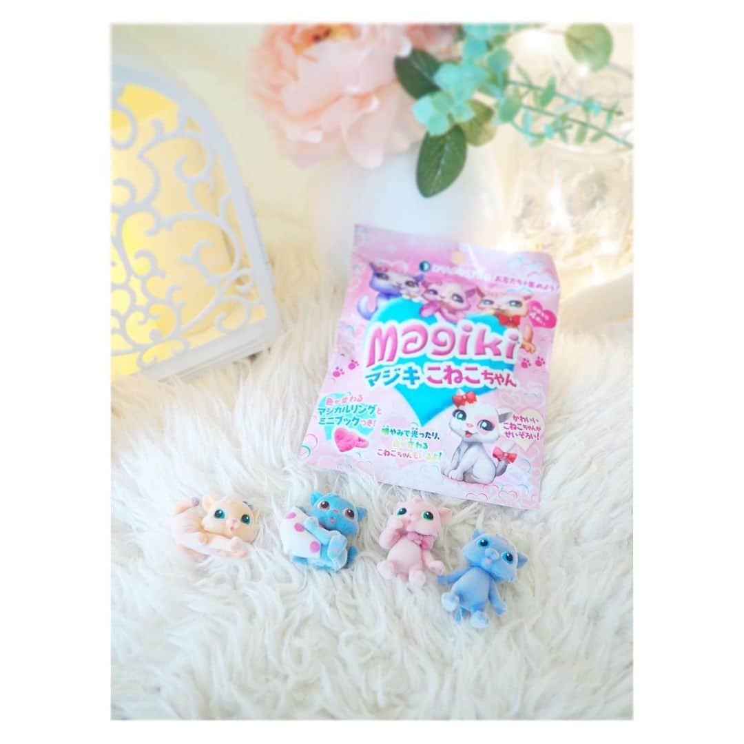 Yukiさんのインスタグラム写真 - (YukiInstagram)「おうち遊び♡♡  可愛すぎる「magiki マジキ こねこちゃん」@deagostinijapan で遊んで双子ちゃんも嬉しそう😊💓  指輪をつけると体温で色が変わってびっくり👀✨  暗いところでも色が変わるので、ティピーの中で隠しながら🐱見つけて楽しんでました😊💕  スーパーや書店、コンビニで販売してるので、 気になる方は是非見てみてください😊💓  ワンピースは @des_jumeaux__ ♡可愛くてお気に入り♡  ブログにも載せますね☺️💓  #PR #デアゴスティーニ #deagostini #magiki #magikikittens #マジキ #マジキこねこ #デアルーム」7月11日 22時43分 - yukikuu96