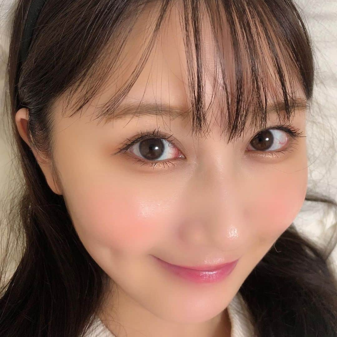 矢倉楓子さんのインスタグラム写真 - (矢倉楓子Instagram)「もう1年以上Diorのクッションファンデを愛用していたけど﻿ 最近思い切って、﻿ ジョンセンムルのクッションファンデ使ってみたꪔ̤̮ ﻿ ﻿ 私の肌にのせると思っていたより﻿ 艶肌にはならなくてセミマット。﻿ ﻿ diorの方がツヤツヤになるけど﻿ カバー力はジョンセンムルの方が格段に良いです👆✨﻿ ﻿ #ジョンセンムル﻿ #jungsaemmool  #韓国コスメ  #クッションファンデ  #おすすめコスメ」7月11日 23時00分 - fufu_ice