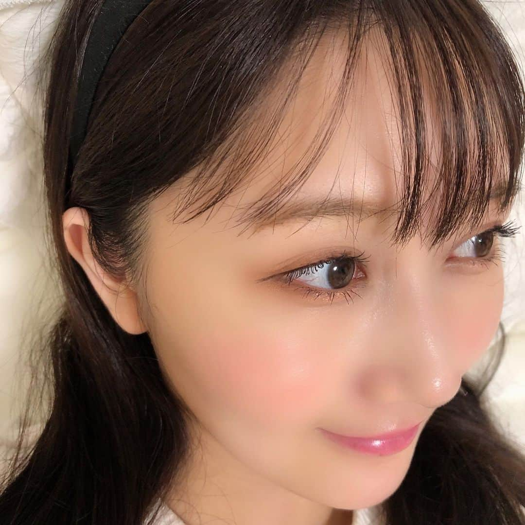 矢倉楓子さんのインスタグラム写真 - (矢倉楓子Instagram)「もう1年以上Diorのクッションファンデを愛用していたけど﻿ 最近思い切って、﻿ ジョンセンムルのクッションファンデ使ってみたꪔ̤̮ ﻿ ﻿ 私の肌にのせると思っていたより﻿ 艶肌にはならなくてセミマット。﻿ ﻿ diorの方がツヤツヤになるけど﻿ カバー力はジョンセンムルの方が格段に良いです👆✨﻿ ﻿ #ジョンセンムル﻿ #jungsaemmool  #韓国コスメ  #クッションファンデ  #おすすめコスメ」7月11日 23時00分 - fufu_ice