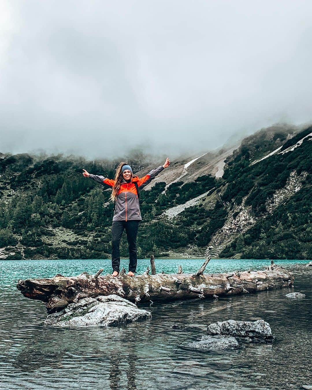 Mammutさんのインスタグラム写真 - (MammutInstagram)「We challenged @marlenesleben to go an a local adventure! She decided to take the chance and go visit this beautiful mountain lake close to her home!  #Mammut_Swiss1862 #LocalAdventureChallenge」7月11日 23時00分 - mammut_swiss1862