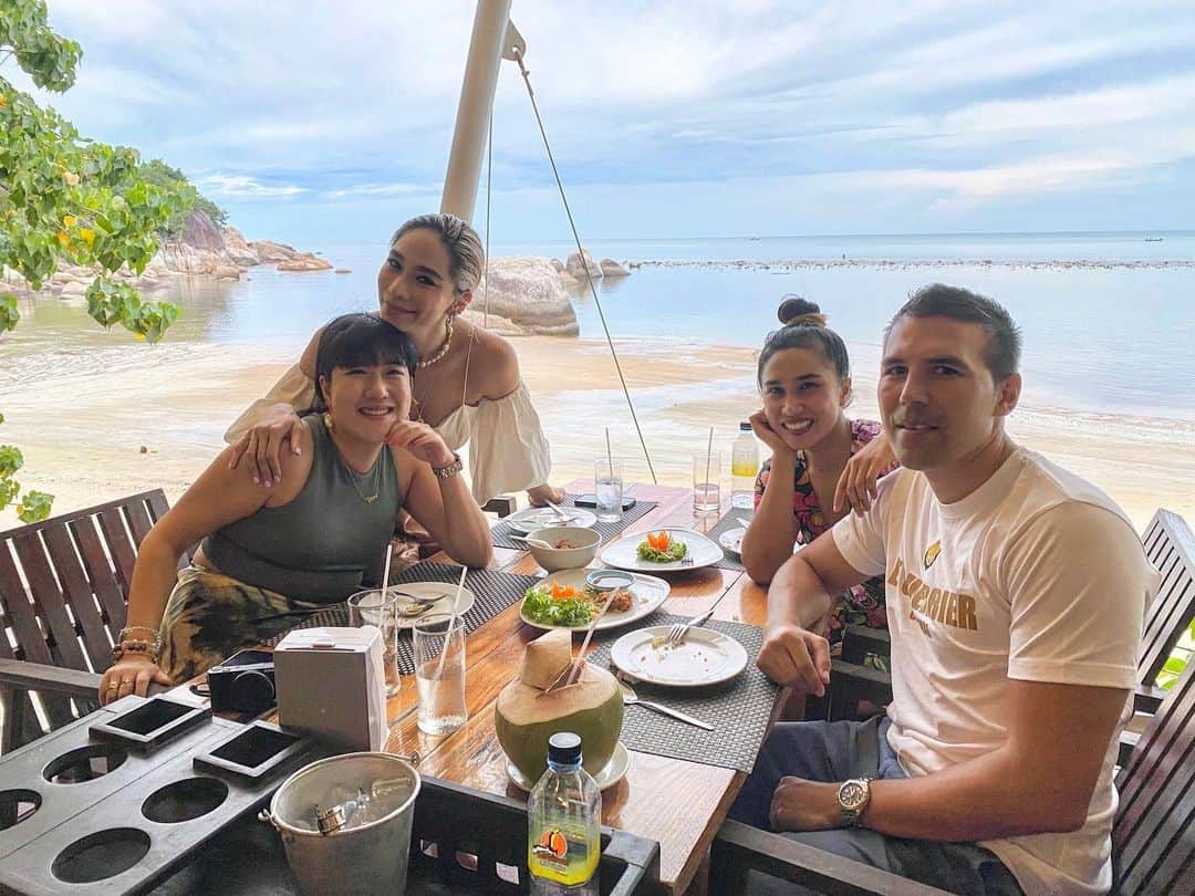 Laila Boonyasakさんのインスタグラム写真 - (Laila BoonyasakInstagram)「I’m in good hands 🤍 @kwangtimmers @robbie_samui @superzona」7月11日 22時55分 - chermarn