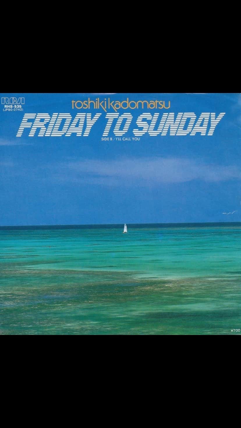 荒井 結生 Yuki Araiのインスタグラム：「「Friday To Sunday」角松敏生 (1982)﻿ ﻿ みなさま、この週末はいかがお過ごしでしょうか。﻿ この頃は雨ばかり、じめじめとした暑さがまさに夏到来という感じがします。﻿ ということで、夏っぽい曲をご紹介させていただきます🌴 トップバッターはもちろんみんな大好き(にしていきたい)我らがKADOMATSU。﻿ ﻿ タイトル通り、週末くらいは仕事も都会の喧騒も忘れてリゾートで羽伸ばすわ〜という歌です。﻿ 「あなたのことを今は忘れて もう一つの恋の予感」とか言ってるあたり、どこまでも軟派な角松青年を楽しめる初期の名曲です。﻿ ﻿ イントロからストリングスがキレキレで超いい感じ。﻿ この頃の曲は結構音を重ねてても軽く聴こえる(いい意味で)のがいいです。﻿ とてもさわやか。﻿ アレンジャーのTOMTOM84の働きによるものか？？﻿ (Earth, Wind & Fireをはじめとする様々なアーティストたちに名アレンジを施してきたレジェンド😭)」