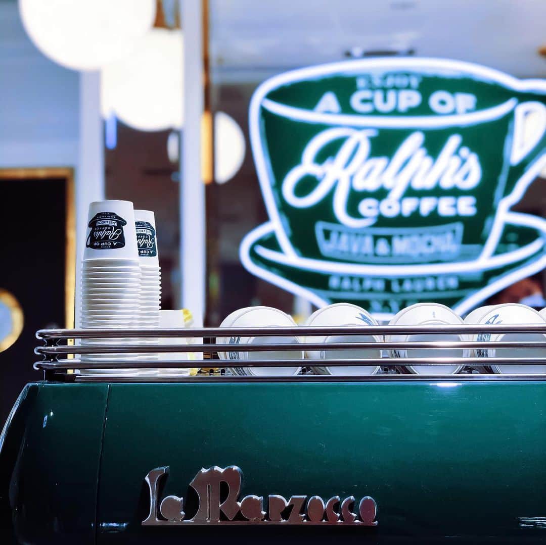わっち☆ wacchiのインスタグラム：「*忘れないように色褪せないように  #ralphscoffee #カフェ #cafe #newomanyokohama #横浜  #yokohama #青 #blue #iPhonex #iphonegraphy #iphoneonly #mwjp #instagramjapan #igers #igersjp #shootermag #shootermag_japan #ig_photooftheday #hueart_life #reco_ig #vscocam #vsco #vscogood_ #indies_gram」
