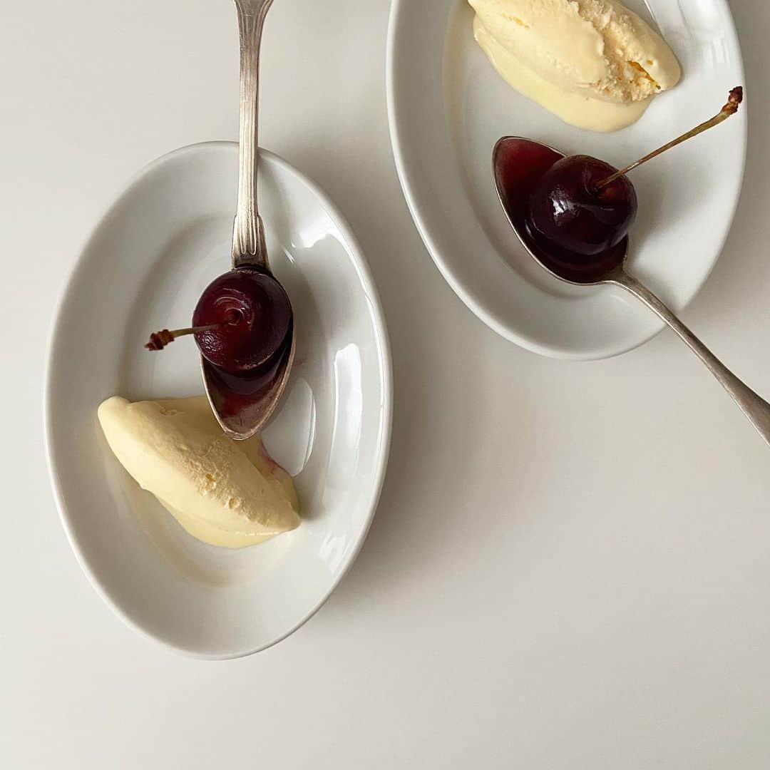 渡辺有子のインスタグラム：「ひとくちデザート🍒🍨」