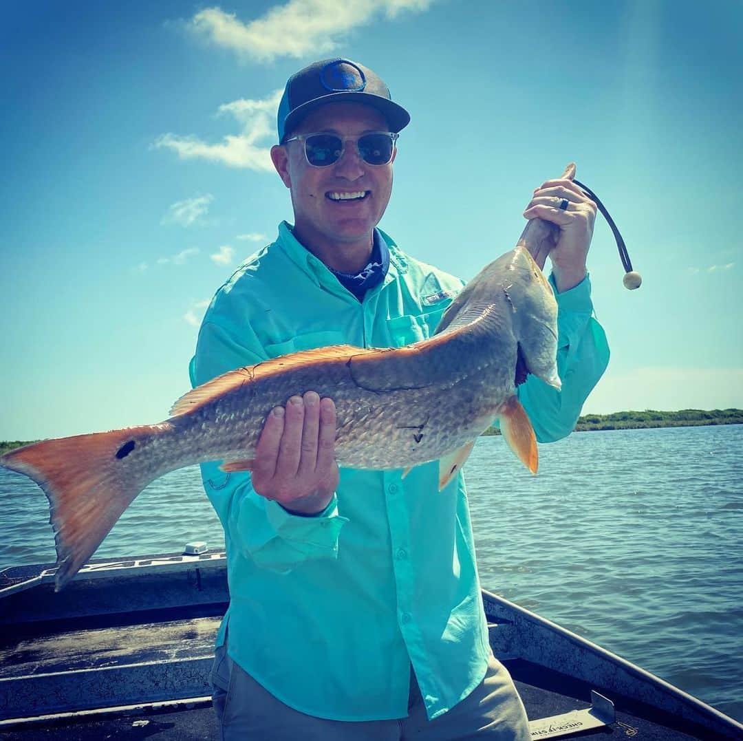 レイン・ギャリソンのインスタグラム：「A day I will always cherish! #fishing #texas wearing @themanlycompany sunscreen and catching 🐖」