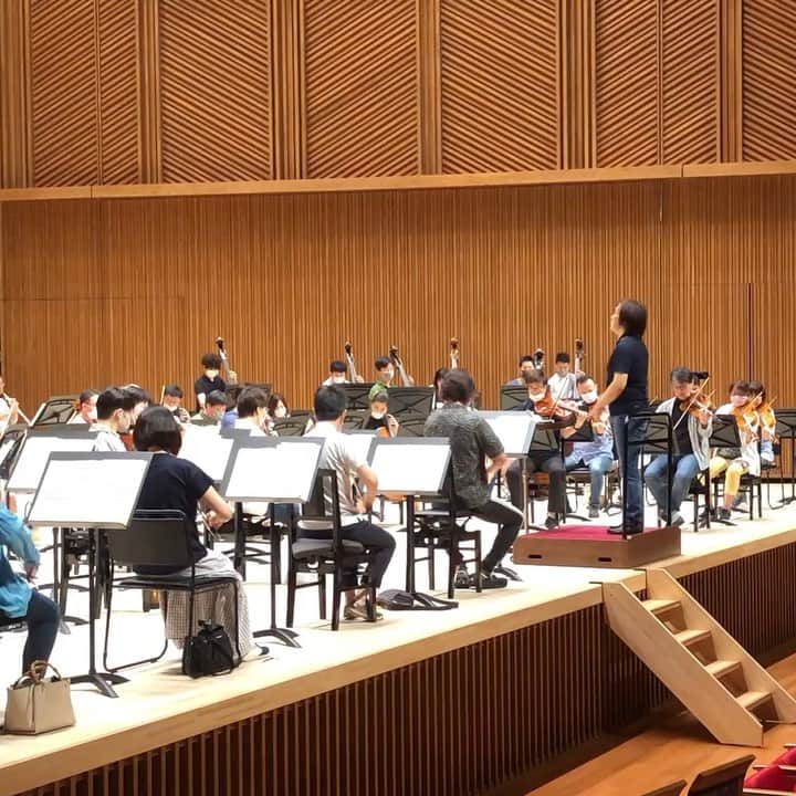 飯森範親のインスタグラム：「仙台フィルの皆さんと山形交響楽団がチャイコフスキーの交響曲第5番で東北エリア、日本全国の皆様に夢や希望の熱いメッセージをお送り致します‼️ 12日15時より山形新県民会館、やまぎんホールです‼️」