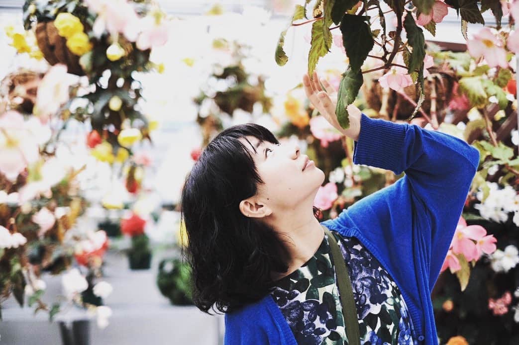 相馬有紀実のインスタグラム：「写真がないけどもっとこれから写真載せてきたいな。  もへいのために机隣にごろんスペース作ったのに、ごろんする場所がまさかの・・・ しかも作業しながらもへい見てニヤニヤできない！！  #もへい　#すこてぃっしゅふぉーるど #写真好きな人と繋がりたい  #猫好きさんと繋がりたい  #フォト」