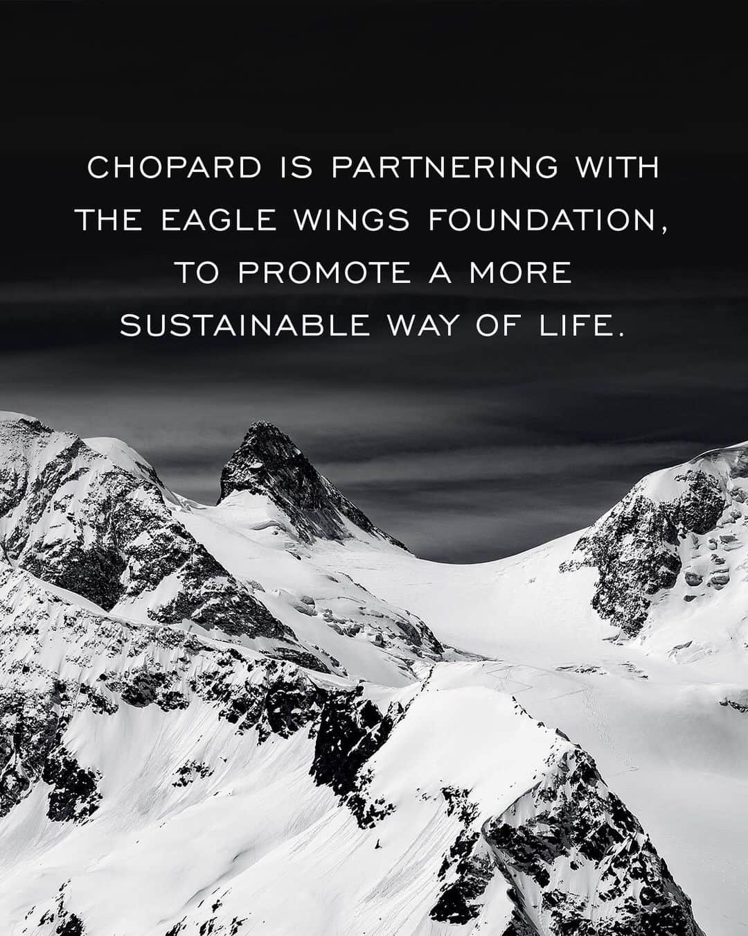 ショパールさんのインスタグラム写真 - (ショパールInstagram)「A shared mission is a stronger mission, which is why #Chopard has partnered with the Eagle Wings foundation to protect the most precious luxury of all, Nature and her own proper creations. Together, we pledge to inspire change by leading the way towards a more ecological way of life. #ChopardAlpineEagle @eaglewingsfoundation」7月11日 23時53分 - chopard
