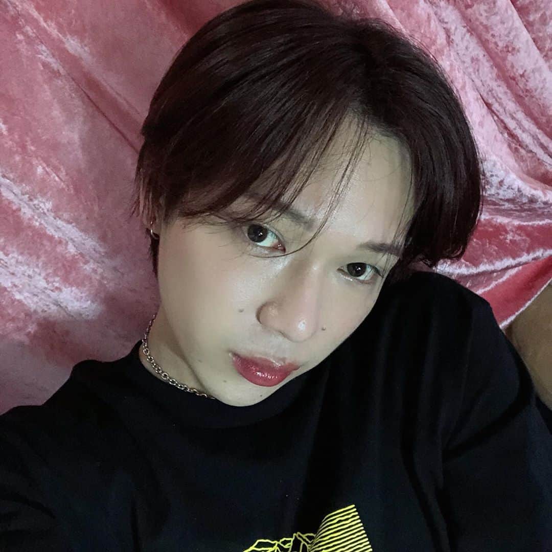 のインスタグラム：「イヤリングなくしてしまったから新しいイヤリングリサーチ隊したい今日この頃🥺﻿(どこいったの)  ﻿ そんなこんなで今宵も楽しい土曜日過ごせたので明日も今日よりもっと楽しくなるよね。ねっハム太郎🥺❤ ﻿ ﻿ では今日もみなさまいい夜を🌉」