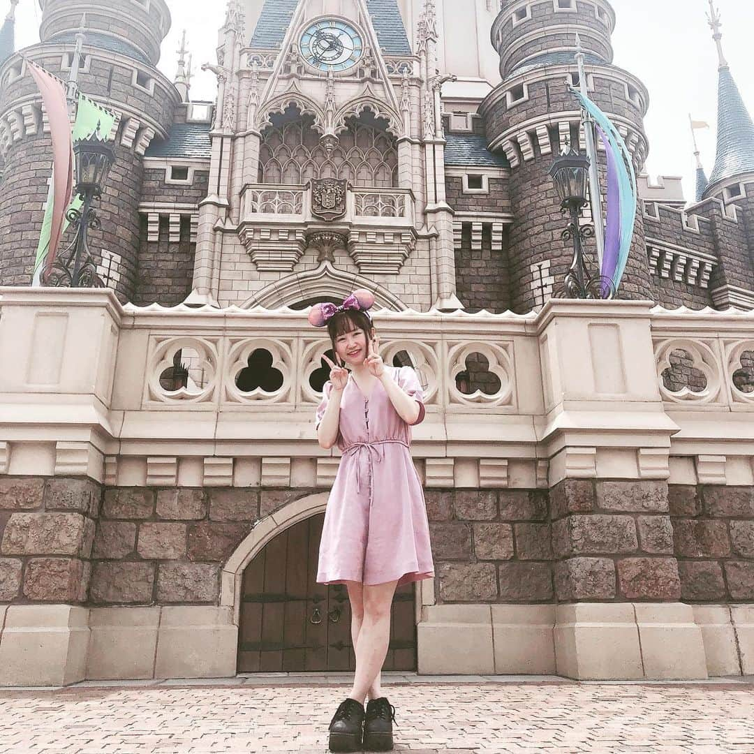 みのりんのインスタグラム：「Tokyo Disneyland re-opened!! I had the mask on all time and made sure I had enough distance with other people. It was great to be back!!!  東京ディズニーランド！！また行きたいなぁ😢😢😢早く好きなときにまた行けるようになりたい！」