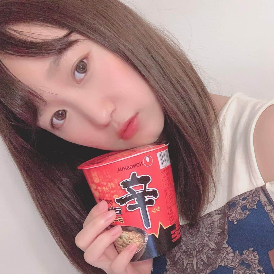 渡邉ひかるさんのインスタグラム写真 - (渡邉ひかるInstagram)「MONGSHIM 신라면 ・ ・ ・ ・ 自粛もまだしながら迎えた 本日　7月11日 【ラーメンの日】 ・ ・ いつも変わらない大好きな辛ラーメンで乾杯🍜 ・ ・ ・ ・ ・ #instagood #instagram #instafood #ramen #신라면　#辛ラーメン　#라면　#らーめん #ラーメン　#麺スタグラム　#ラーメン女子 #ラーメン女子部　#カップラーメン　#投稿　#お久しぶりです　#7月11日　#ラーメンの日」7月11日 23時56分 - ramenwatanabe0215