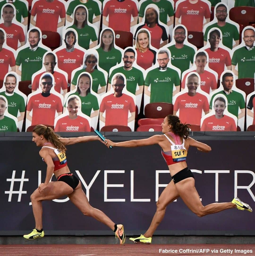 ABC Newsさんのインスタグラム写真 - (ABC NewsInstagram)「Two runners compete in the ...