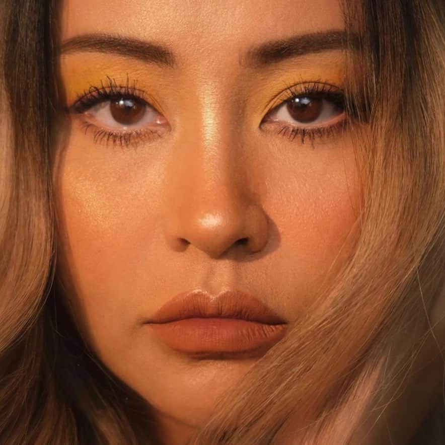 Maybelline New Yorkさんのインスタグラム写真 - (Maybelline New YorkInstagram)「@cheanuh’s🇮🇩 highlight is BEAMING.🌟Bring some glow to the high points of your face using our #masterchrome highlighter in ‘molten gold’! Comment your favorite highlight shade for the summer below! #mnyitlook #regram」7月12日 0時30分 - maybelline