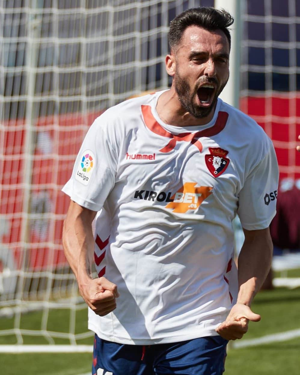 LFPさんのインスタグラム写真 - (LFPInstagram)「🗣 GOAL SHOUT! ❤️🤍 • 🗣 ¡GRITO de GOL! ❤️🤍 • #Gallego #Osasuna #OsasunaCelta #LaLiga #LaLigaSantander #Football」7月12日 0時34分 - laliga