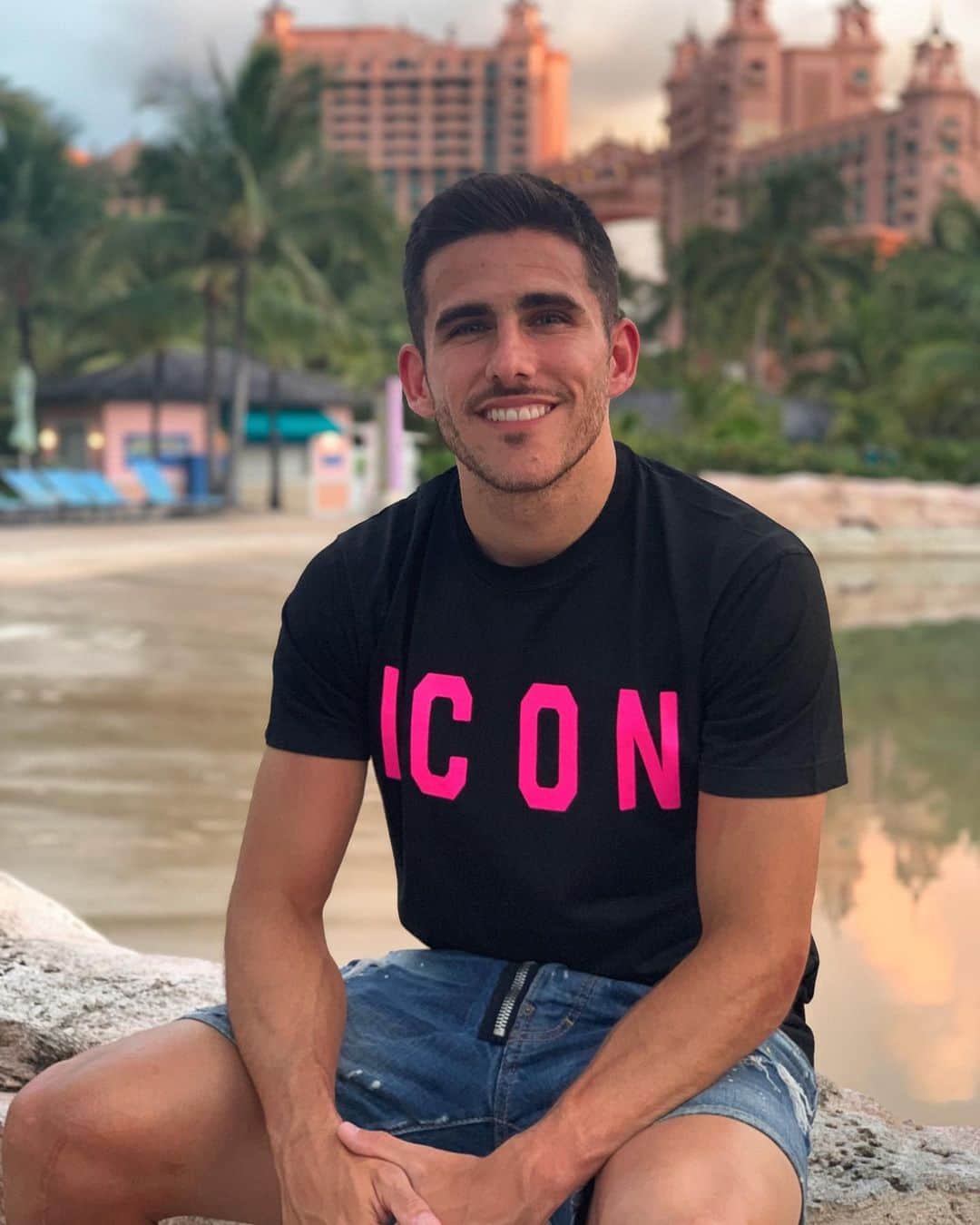 ハイロ・サンペリオのインスタグラム：「¡Muchísimas gracias a todos por las felicitaciones!  Thank you all for the good wishes! 😄 #27🎂」