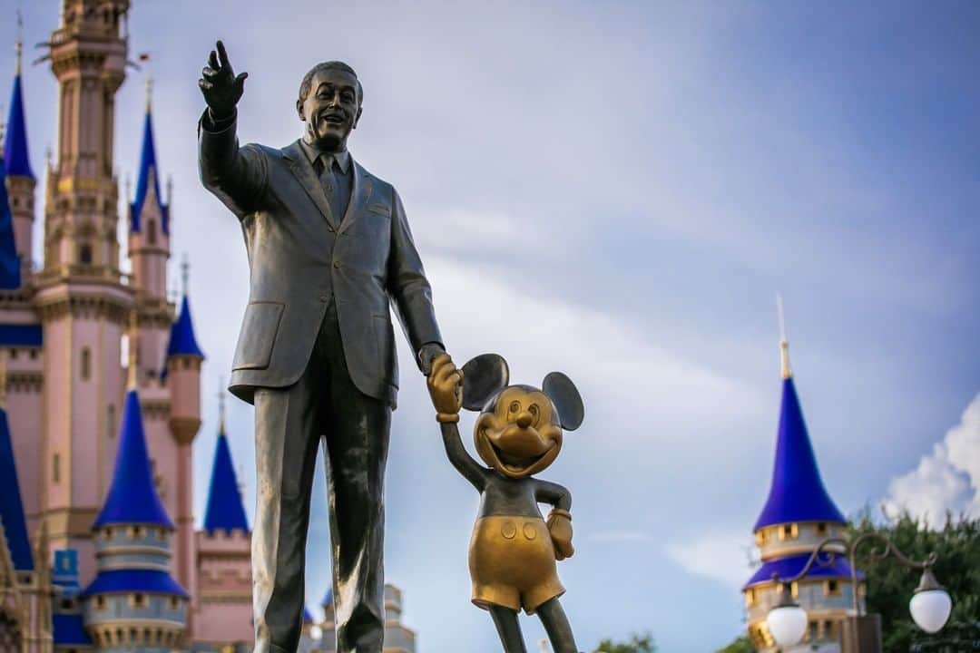 Disneyさんのインスタグラム写真 - (DisneyInstagram)「Magic is here. ✨ For more information on the phased reopening of @waltdisneyworld Resort theme parks, visit Disneyworld.com/Updates.」7月12日 1時00分 - disney