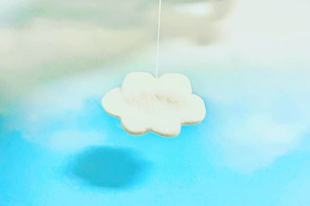 金城成美さんのインスタグラム写真 - (金城成美Instagram)「雲の形のマシュマロ☁️ * * #突然家に出現した #めっちゃ美味しかったよ #チーズケーキ風味なのよ #雲 #マシュマロ #おかし」7月12日 1時05分 - kinjo_narumi